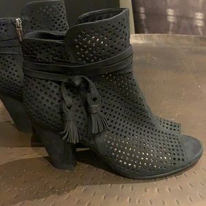 Vince Camuto side zip heel